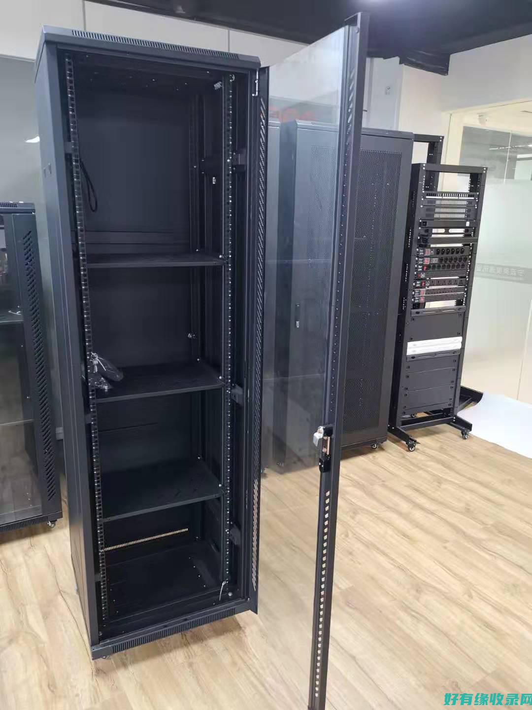 42u服务器机柜：数据中心的必备设备 (42u服务器机柜标准尺寸是多少)